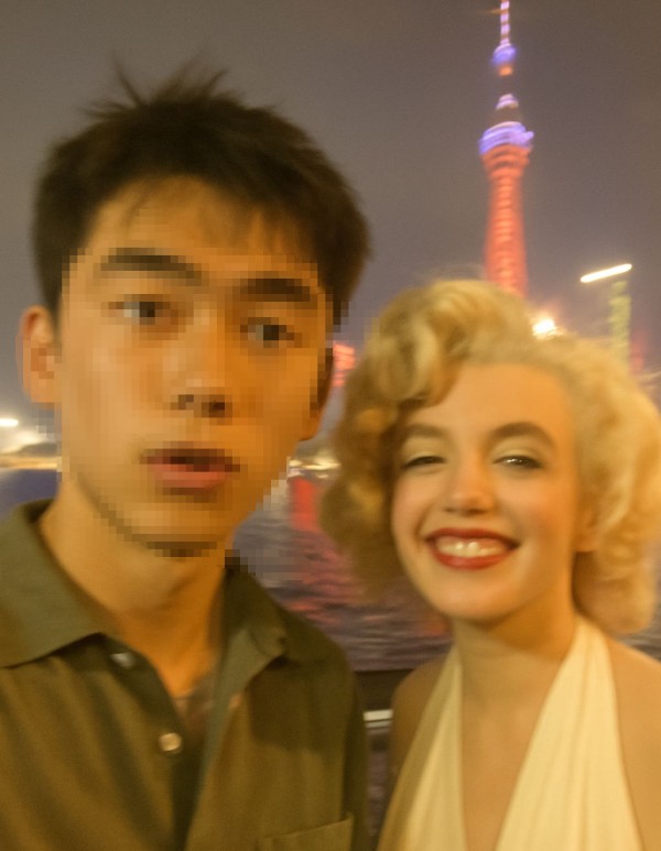 网上很火的AI生成明星合照方法，教你如何P自己和明星的合照