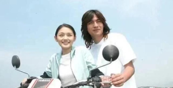 看了大S年轻照片，再看安以轩照片，才知道汪小菲眼光多“毒”