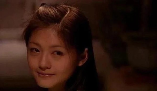 看了大S年轻照片，再看安以轩照片，才知道汪小菲眼光多“毒”