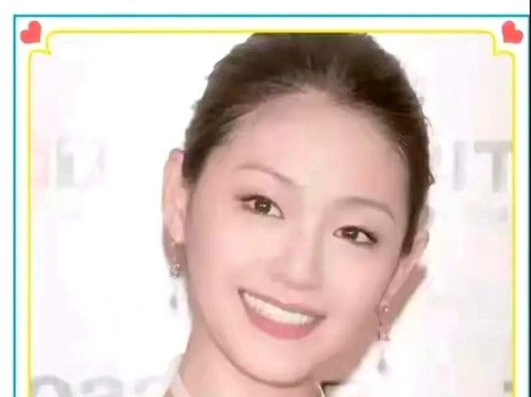 优雅奶酪：最近娱乐圈的婚恋话题又被推上风口浪尖！大S和汪小菲当年的婚姻本以为是嫁入豪门，结果俏江南集团在两人婚后不久就爆出易主风波，张兰失去控制权，家族资产缩水。有网友翻旧账说，大S要是晚半年领证，或许就能看清男方背后资本的真实状况，不至于如今陷入舆论漩涡。

对比之下，张雨绮当年和汪小菲分手时被拍到当街互扇耳光，果断选择转身离开。如今看来，她没被扣上“嫌贫爱富”的帽子，反而因为及时止损获得好评。...