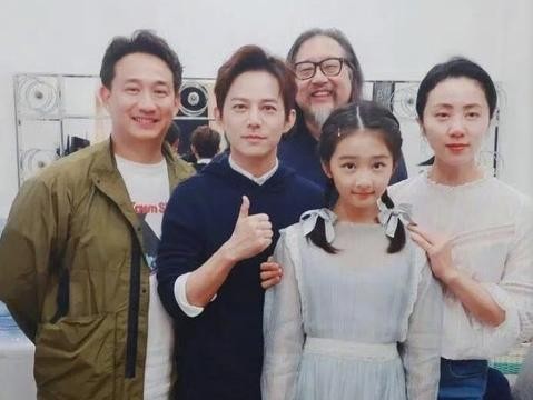 人鱼后黄多多又接巨饼？星二代能演好贫苦少女？爸爸黄磊会支招吗