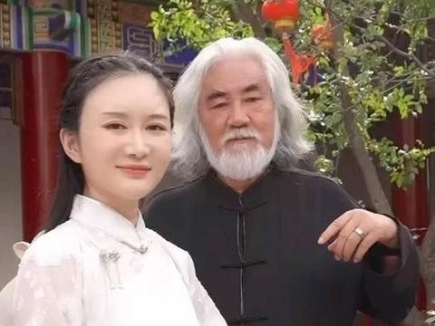 前妻樊馨蔓爆料后，张纪中晒与杜星霖合影回应，各有狠招看懵网友