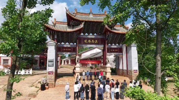 宾川县徐霞客研究会参加纪念徐霞客首游云南387周年暨“跟着徐霞客游曲靖”启动仪式
