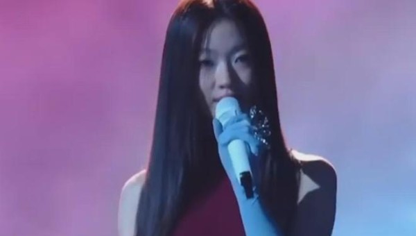 单依纯魔改《李白》炸翻全网：00后整顿歌坛还是暗藏七年恩怨？