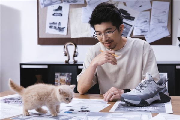 足力健 “猫代言” 破圈：一场跨越代际的情感与科技共振