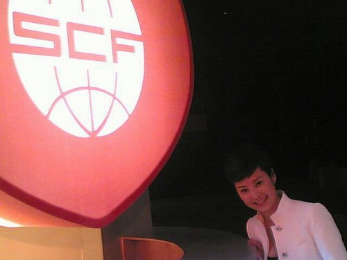 袁立热心慈善以成龙为榜样从义工做起(组图)