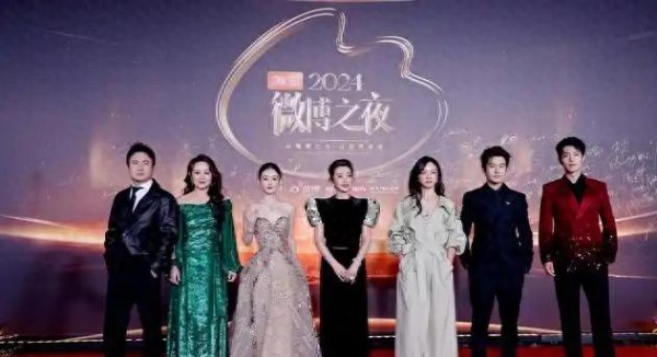 微博之夜红毯站位曝光！李冰冰占C位，流量明星为何被挤到边缘？