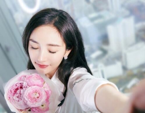 三位粉丝一亿的女星，微博评论数差距大，杨颖活粉这么少？
