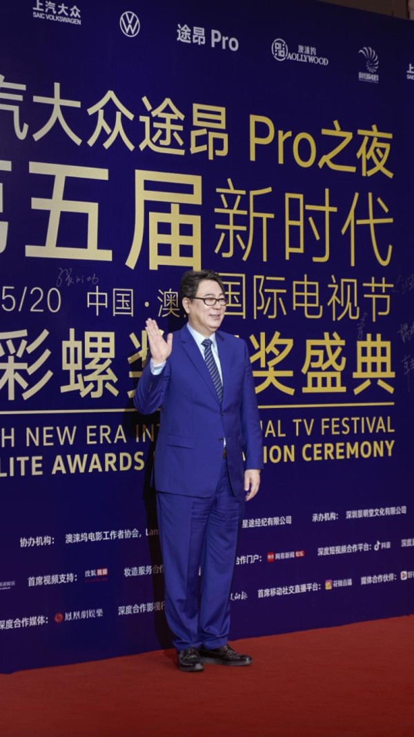 高亚麟：从荧屏经典到幕后耕耘的艺术人生