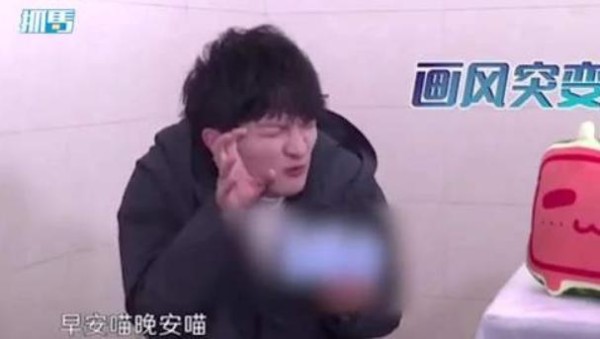 周深模仿腾格尔上热搜，还称是心中的花泽香菜，果然重口味！
