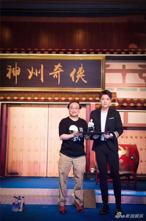 贾乃亮和温瑞安合影