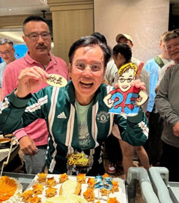 谭咏麟豪华生日宴庆祝74岁生日，被网友挖出竟然有象征长寿的记号
