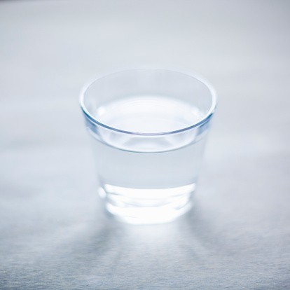 晨起喝淡盐水可排毒