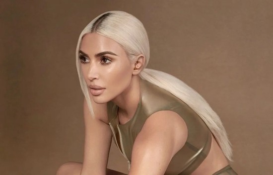 Kim Kardashian 的塑身衣品牌 Skims