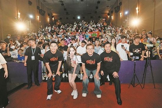 电影《传说》广州路演 ，成龙谈“27岁AI成龙”：“一开始我是拒绝的！”