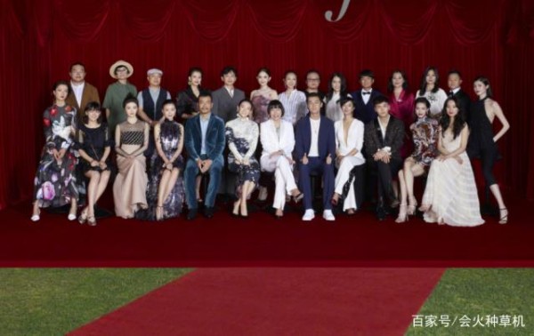 16位当红影星同框合照，离开专属修图师的他们谁赢了？