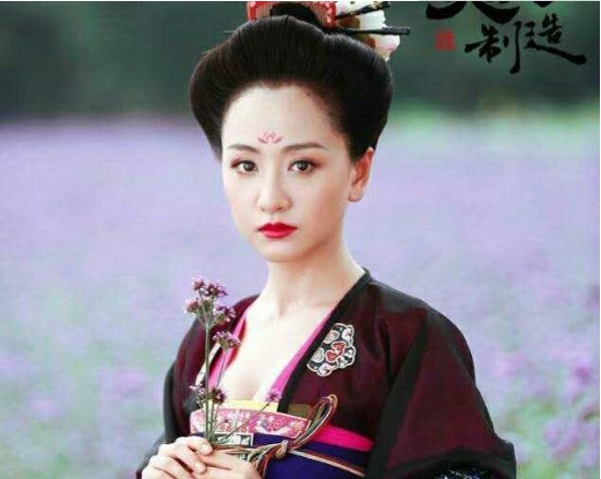 把演戏当“兼职”的明星，颁奖不愿去，为了旅游让编剧把自己写死