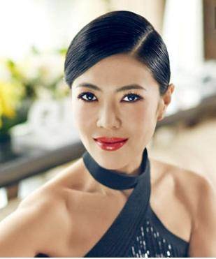 关晓彤深夜会见时尚圈高层疑似转型，曝光恋情取关热巴人品受猜疑