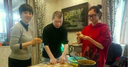冯女郎苗苗跻身时尚圈，毫无背景的她连精修图都这么粗糙？