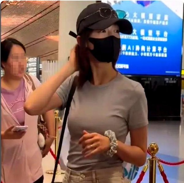 女星产后速复出，娱乐圈生育困境，何时不再是难题？