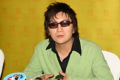 过气明星现生存现状，他负债2.5亿妻离子散，他靠一首歌吃一辈子