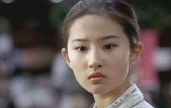 刘亦菲不仅仅只是古装美女，这5部现代电影依然美若天仙