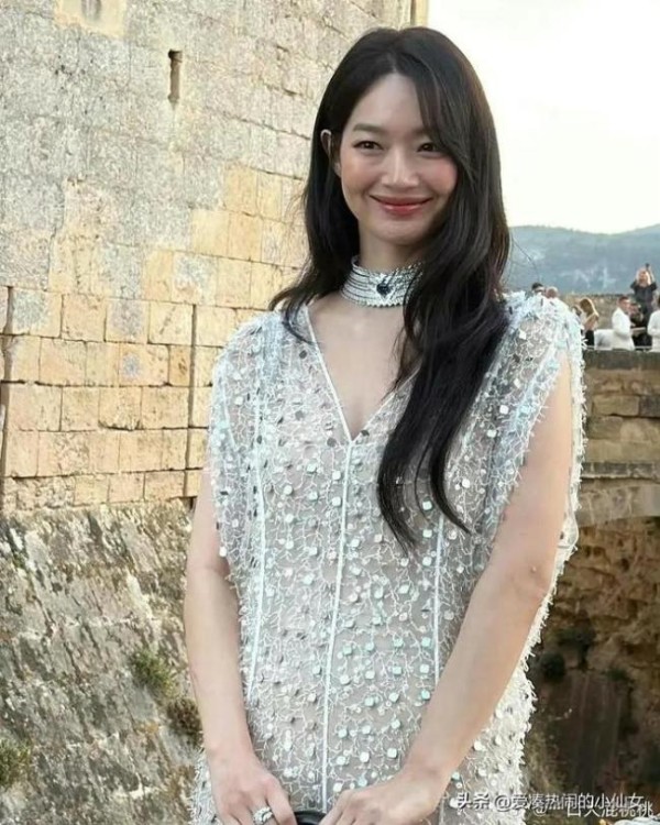 金晨申敏儿同框 四美比拼风格各异