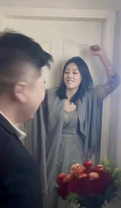 这门该怎么开？最美伴娘