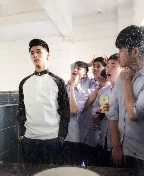 【男神】18岁广东仔人称“都敏俊、吴亦凡第二”！