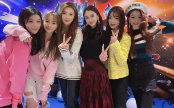 小海绵生日派对曝光，豪华如游乐场，baby与众闺蜜合影不见黄晓明