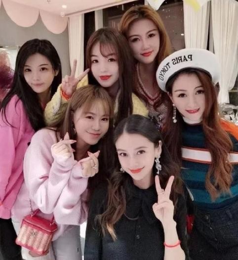 小海绵生日派对曝光，豪华如游乐场，baby与众闺蜜合影不见黄晓明