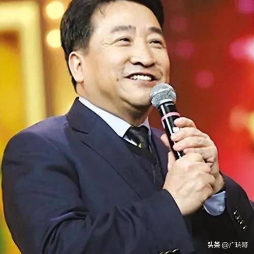 郭德纲对阵姜昆：相声创作大比拼，真相到底如何？