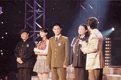 明星当配角 观众成主角 毕福剑开辟《星光大道》 (2004