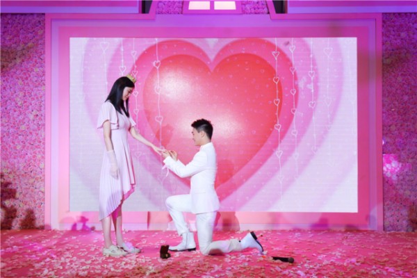 求婚图片浪漫现场照片 怎么求婚浪漫又实际【婚礼纪】