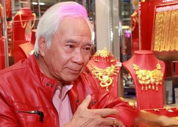 恭喜！TVB 老戏骨今年大婚，以低价金器送未婚妻不觉寒碜