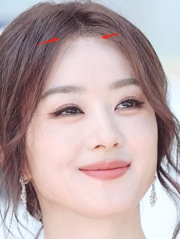 赵丽颖假发造型露出粉色发丝 状态引发热议