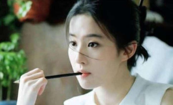 看了刘亦菲童年万圣节照片, 仙童落凡尘, 难怪金庸指定她演小龙女