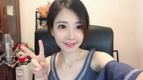 她是成功从网红进阶到明星的主播，如今被湖南卫视和浙江卫视力捧