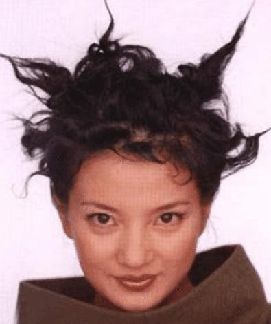 女明星刚出道照片：赵薇非主流，王菲、孙俪最“辣眼”！