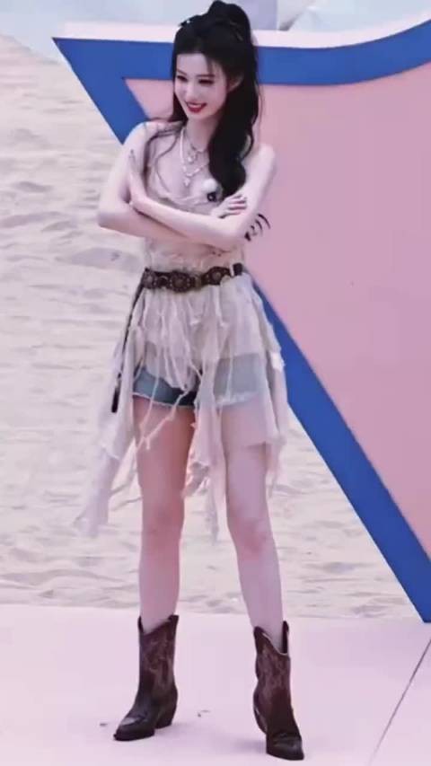 王楚然：大方明艳的美女一枚