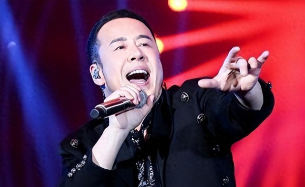 杨坤：从巅峰到低谷、代价几何？52岁歌手的沉浮之路