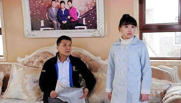 老戏骨一家四口都是演员，自己是影帝，儿子帅气女儿气质不凡！