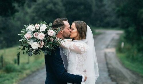 夫妻矛盾重重,男女八字相合多,什么时候感情能稳定下来