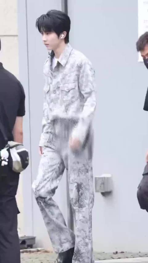 马嘉祺新一期歌手要唱王菲的经典歌曲《光之翼》,期待哥酱新舞台