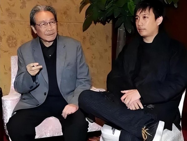 这8对明星是父子关系，站在一起才恍然大悟，藏得也太深了吧？