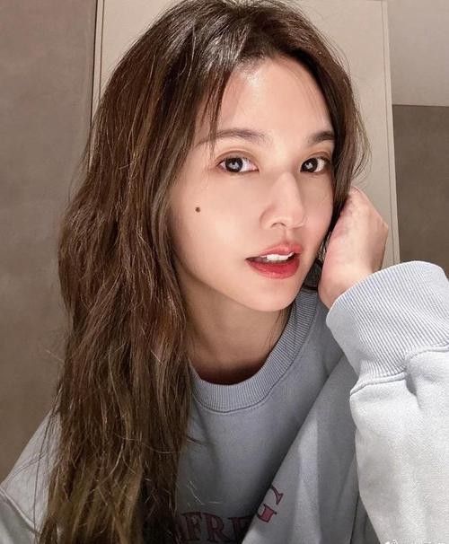 台湾女明星她们是谁？如何出道？在哪里发展？怎样维持人气？为什么受到关注？有哪些不同的类型？