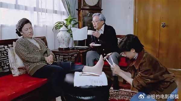 《家有喜事》周星驰 毛毛真是麻将黑洞,老头和她打了几轮后,赢大了