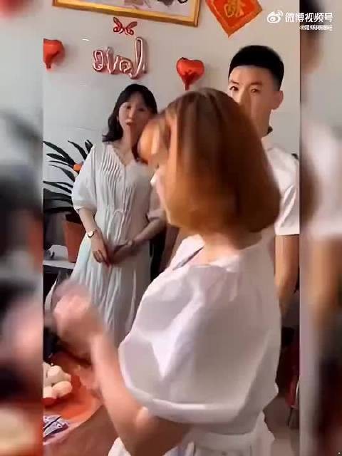 全网紧急寻找这位特别的伴娘,请尽快与我们联系!
