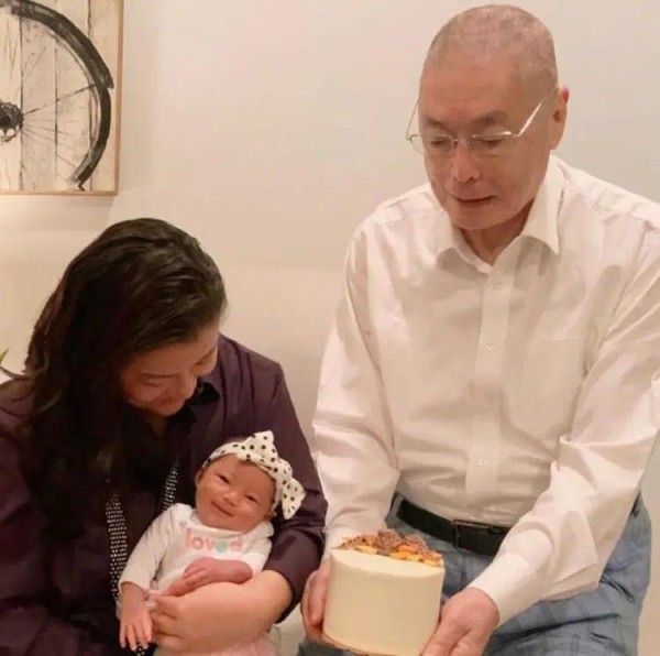 86岁钢琴大师刘诗昆晒娃，女儿4岁儿子1岁半，网友：比张纪中厉害
