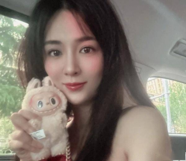 王晓晨回应与俞灏明已婚传闻，网友：人都踩前任了，你还在装傻？